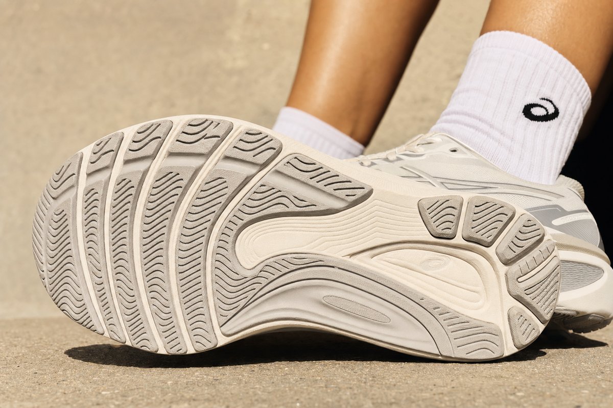 ASICS Gel-Kayano 30 outsole detail showing high-abrasion rubber compound and tread pattern for varied summer conditions